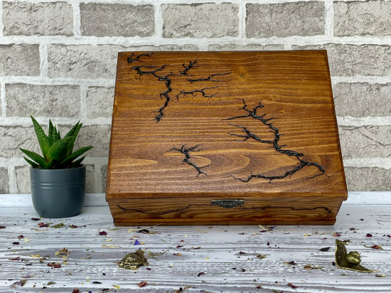 SCHMUCKKASTEN AUS HOLZ - HASELNUSS