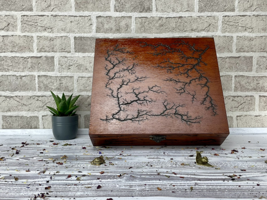 THE ARTISAN'S  WOODEN TEA  BOX 5
