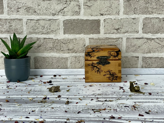 THE ARTISAN'S  WOODEN  STORAGE BOX-WALNUT