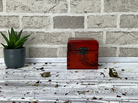 THE ARTISAN'S WOODEN  STORAGE BOX-MAHOGANY